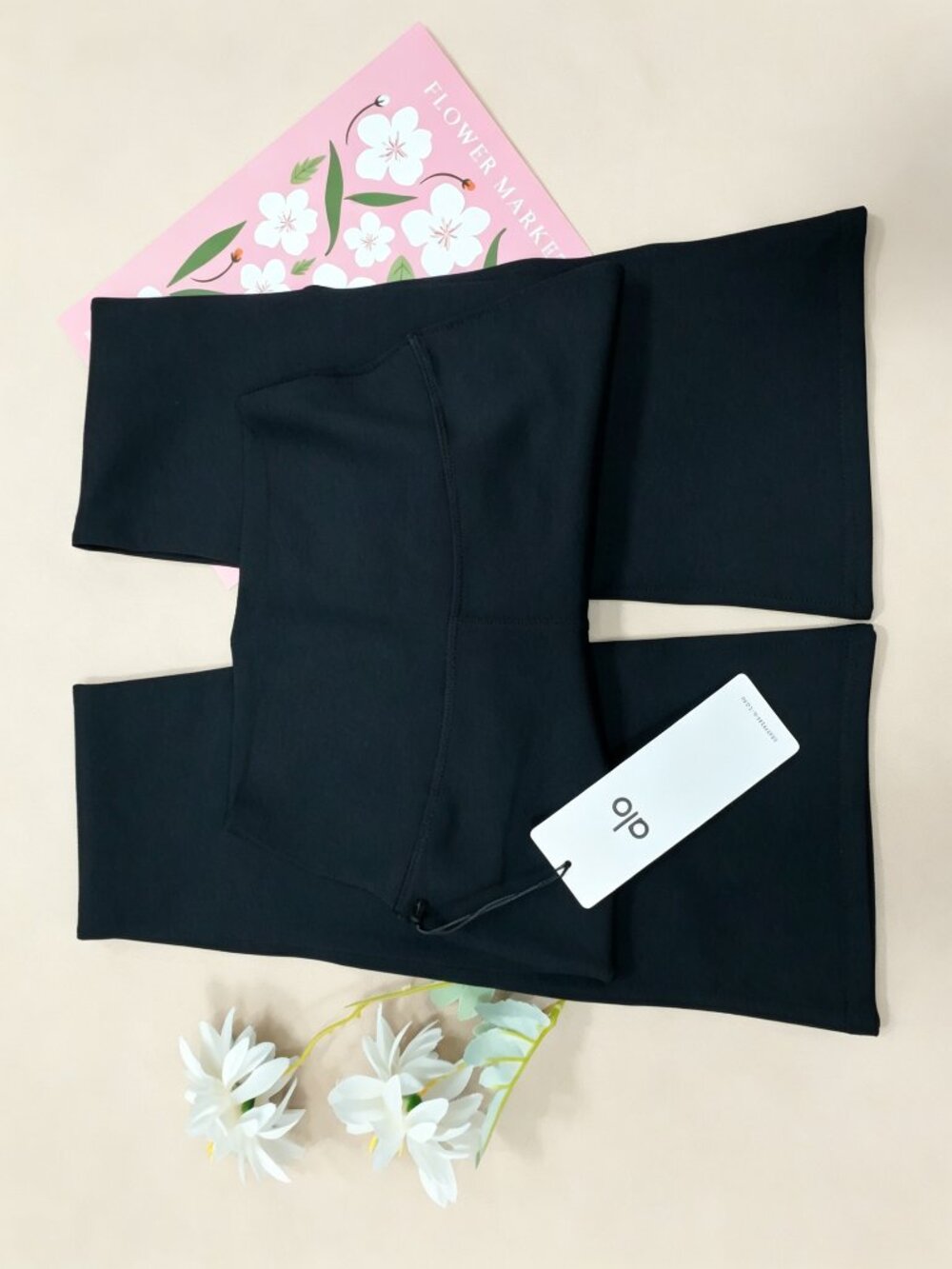 New With Tags🖤Alo Yoga Airbrush High-Waist Bootcut Legging🕶️Black (Regular) - Picture 10 of 14